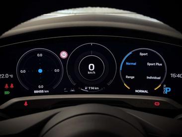 Porsche Taycan 4S — photo 38