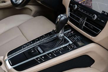 Porsche Macan Electrique S — photo 19