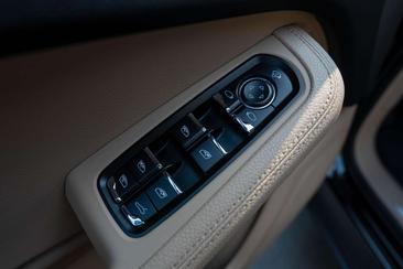Porsche Macan Electrique S — photo 35