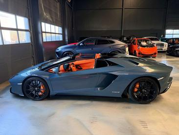 Lamborghini Aventador Roadster — photo 4