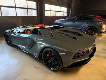 Lamborghini Aventador Roadster — photo 5