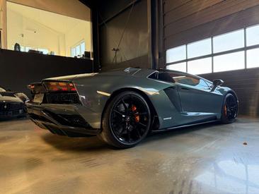 Lamborghini Aventador Roadster — photo 13