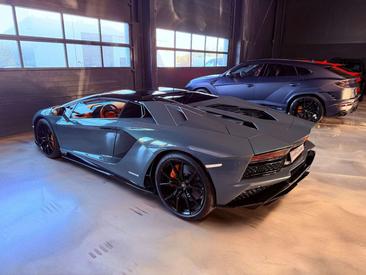 Lamborghini Aventador Roadster — photo 15