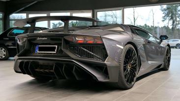 Lamborghini Aventador SV Roadster — photo 6