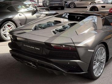 Lamborghini Aventador Roadster — photo 15