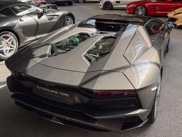 Lamborghini Aventador Roadster — photo 16