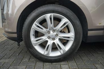Land Rover Range Rover Velar S 2.0 P400e — photo 9