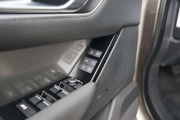 Land Rover Range Rover Velar S 2.0 P400e — photo 16