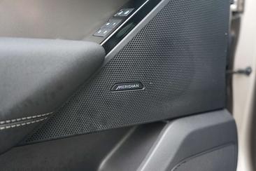 Land Rover Range Rover Velar S 2.0 P400e — photo 18