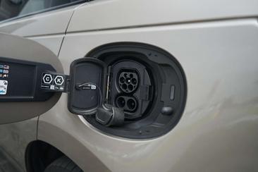 Land Rover Range Rover Velar S 2.0 P400e — photo 26