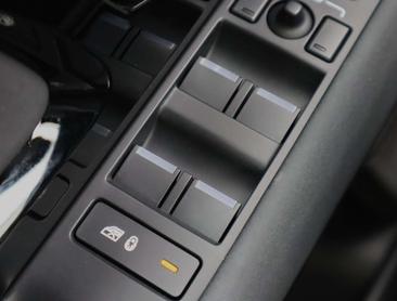 Land Rover Range Rover Evoque P300e PHEV AWD Dynamic HSE — photo 14
