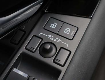 Land Rover Range Rover Evoque P300e PHEV AWD Dynamic HSE — photo 15