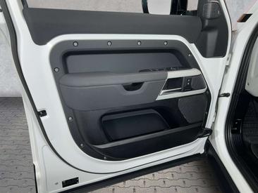 Land Rover Defender 110 D200 SE — photo 19