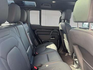 Land Rover Defender 110 D250 X-Dynamic SE 7SEATS — photo 4