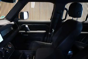 Land Rover Defender 110 D250 X-Dynamic — photo 7