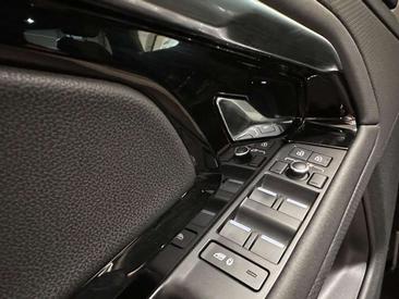 Land Rover Range Rover Evoque 1.5 I3 PHEV R-Dynamic S AWD Auto — photo 17
