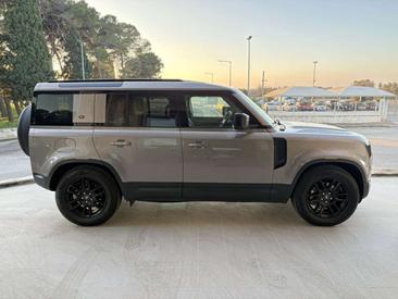 Land Rover Defender 110 SE 3.0D I6 200 CV AWD Auto — photo 2