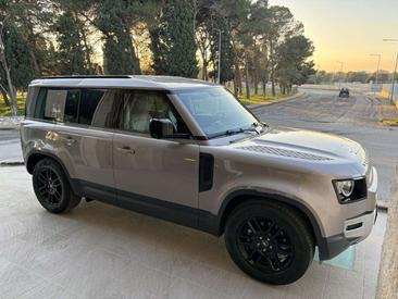 Land Rover Defender 110 SE 3.0D I6 200 CV AWD Auto — photo 4