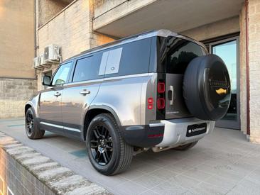 Land Rover Defender 110 SE 3.0D I6 200 CV AWD Auto — photo 7