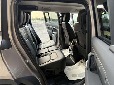 Land Rover Defender 110 SE 3.0D I6 200 CV AWD Auto — photo 11