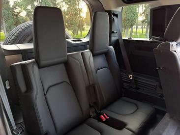 Land Rover Defender 110 SE 3.0D I6 200 CV AWD Auto — photo 12