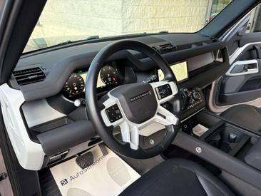 Land Rover Defender 110 SE 3.0D I6 200 CV AWD Auto — photo 14