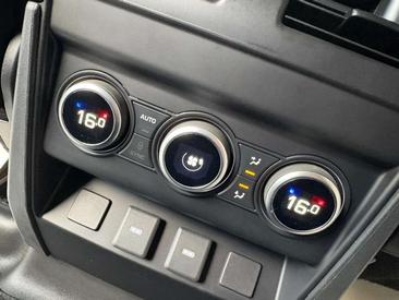 Land Rover Defender 110 SE 3.0D I6 200 CV AWD Auto — photo 23