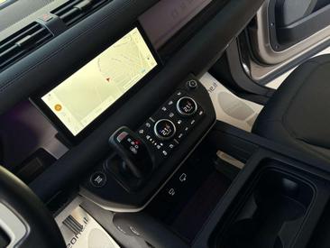 Land Rover Defender 110 SE 3.0D I6 200 CV AWD Auto — photo 25