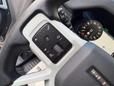 Land Rover Defender 110 SE 3.0D I6 200 CV AWD Auto — photo 26