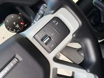 Land Rover Defender 110 SE 3.0D I6 200 CV AWD Auto — photo 27