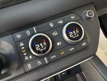 Land Rover Defender 110 SE 3.0D I6 200 CV AWD Auto — photo 28