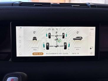 Land Rover Defender 110 SE 3.0D I6 200 CV AWD Auto — photo 31