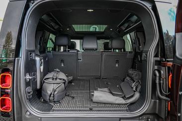 Land Rover Defender 110 D300 MHEV — photo 8