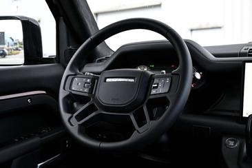 Land Rover Defender 110 D300 MHEV — photo 17