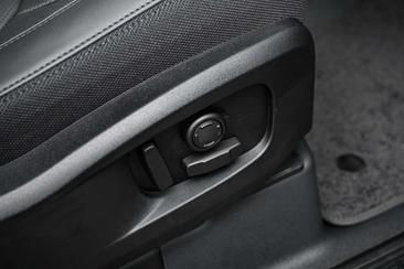 Land Rover Defender 110 D300 MHEV — photo 18