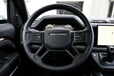 Land Rover Defender 110 D300 MHEV — photo 26