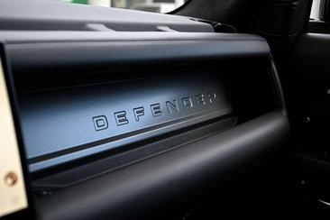 Land Rover Defender 110 D300 MHEV — photo 28