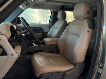 Land Rover Defender 90 X-Dynamic SE 3.0d I6 Mhev — photo 8