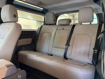 Land Rover Defender 90 X-Dynamic SE 3.0d I6 Mhev — photo 9