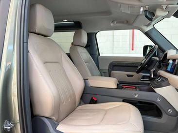 Land Rover Defender 90 X-Dynamic SE 3.0d I6 Mhev — photo 11