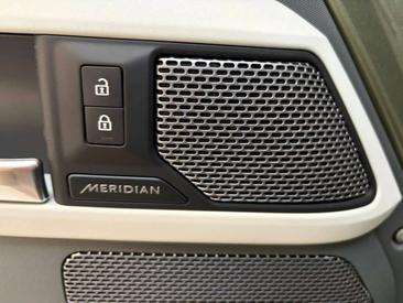 Land Rover Defender 90 X-Dynamic SE 3.0d I6 Mhev — photo 16