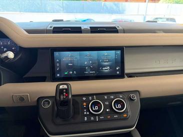 Land Rover Defender 90 X-Dynamic SE 3.0d I6 Mhev — photo 17