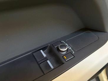 Land Rover Defender 90 X-Dynamic SE 3.0d I6 Mhev — photo 18