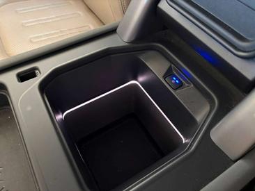 Land Rover Defender 90 X-Dynamic SE 3.0d I6 Mhev — photo 28