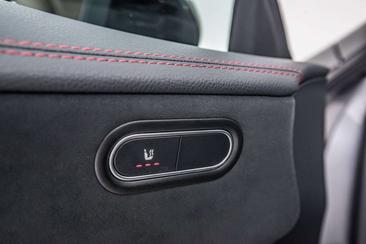 Mercedes CLA 180 AMG Line — photo 17