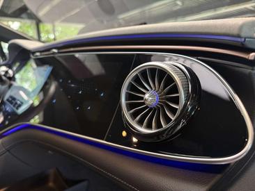 Mercedes EQE 500 — photo 15