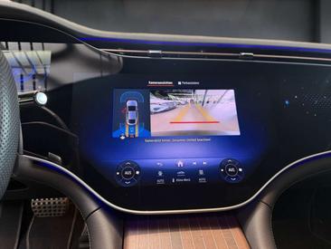 Mercedes EQE 500 — photo 16