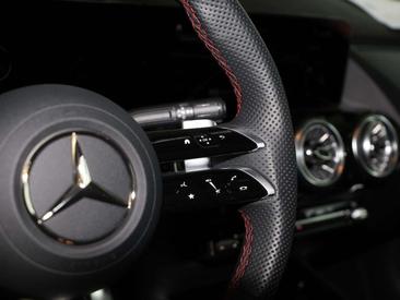 Mercedes GLA 200 AMG Line — photo 16