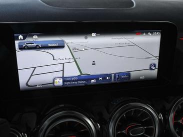 Mercedes GLA 200 AMG Line — photo 12