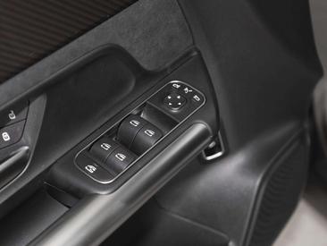 Mercedes GLA 200 AMG Line — photo 12